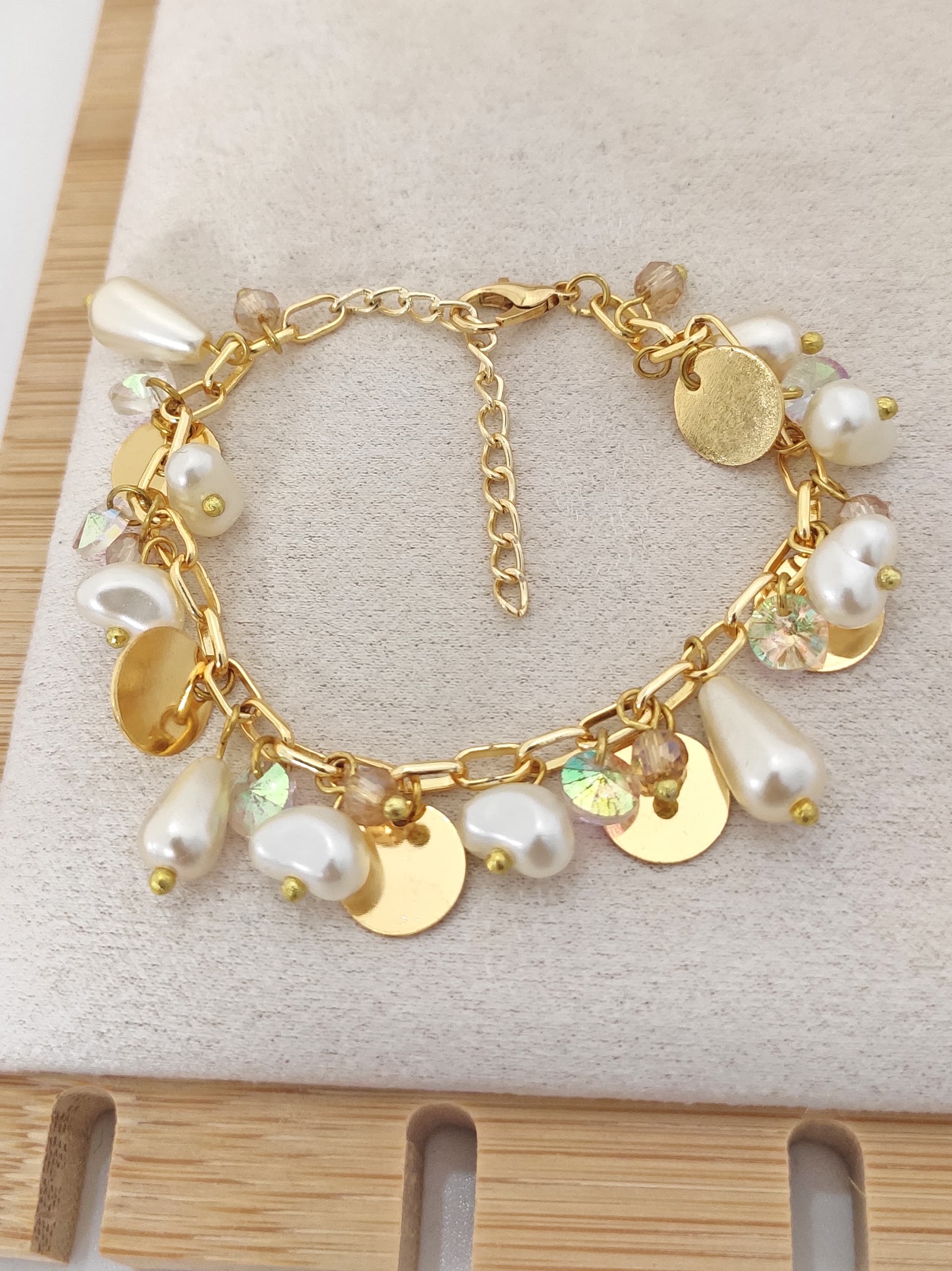 Multi Dangle 
Pearl Bracelet