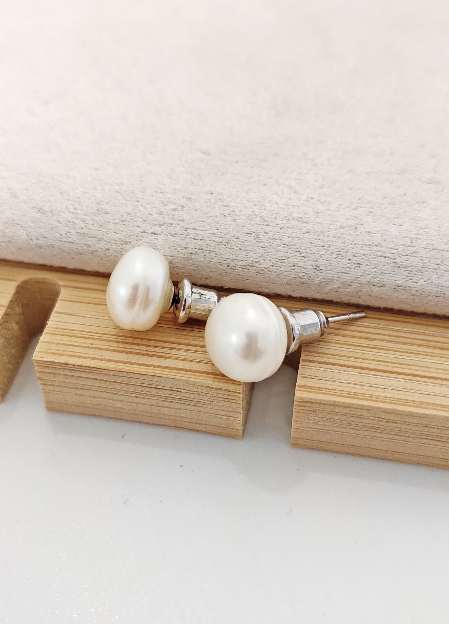 Silver Coloured Stud Earrings with Real Pearls on Brass