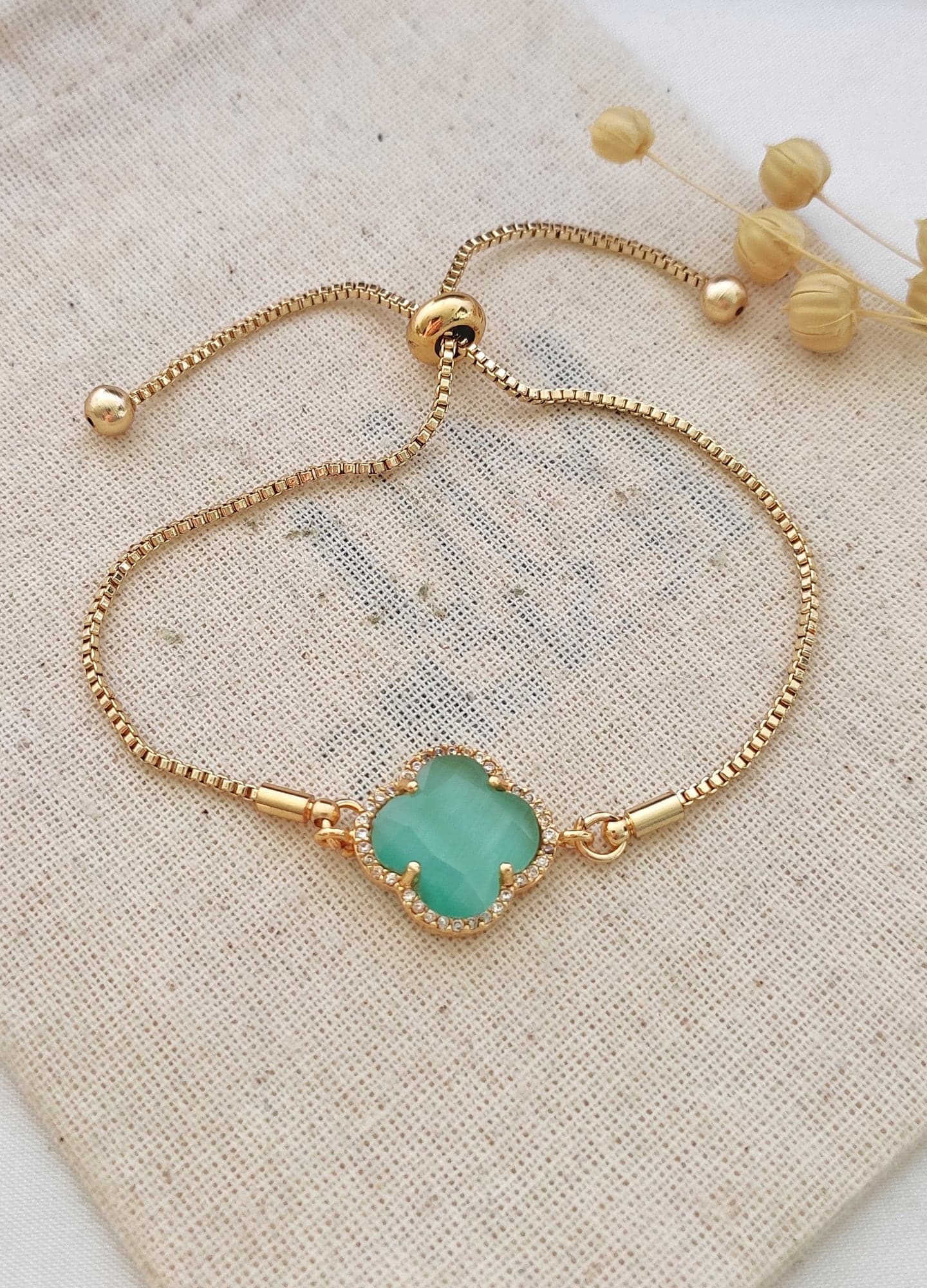 Bracelet with gold plated clovers