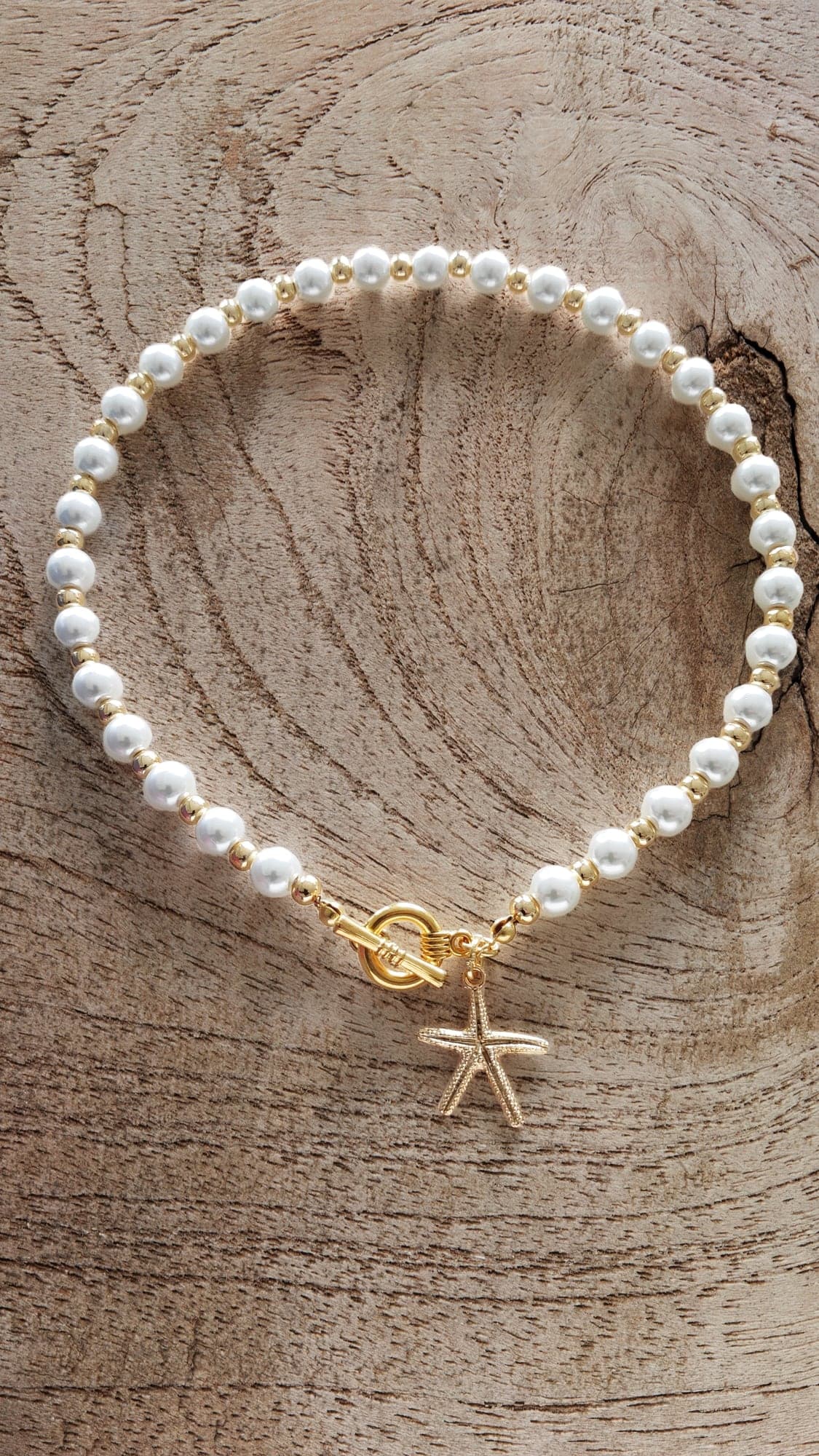 Synthetic pearl necklace with star pendant